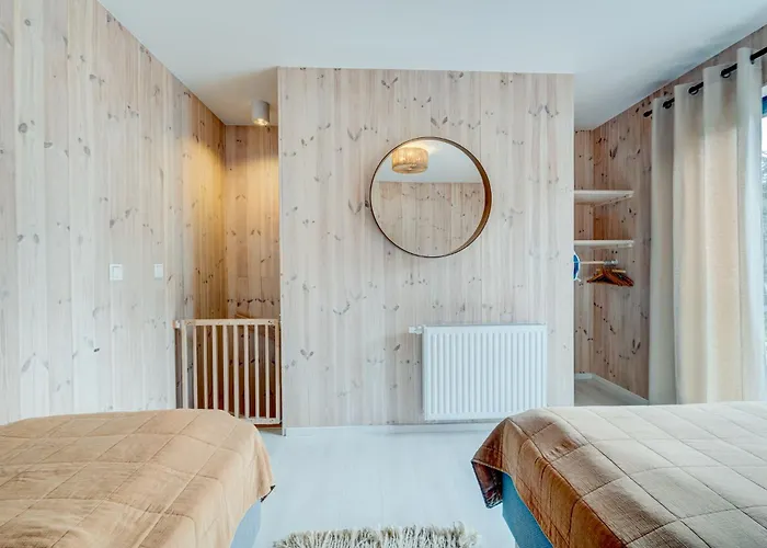 Hus - Caloroczne Komfortowe Szeregi Blisko Plazy Prázdninový dům *