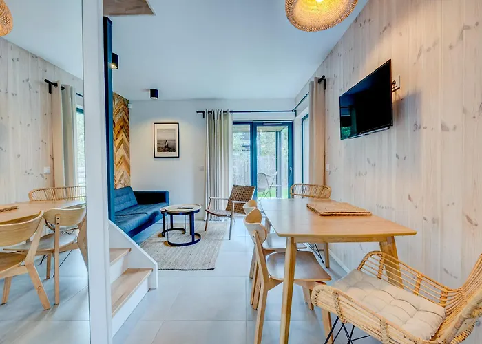 Hus - Caloroczne Komfortowe Szeregi Blisko Plazy Prázdninový dům *